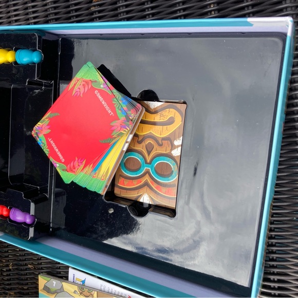 Tiki Topple the tactical board game - Picture 3 of 9